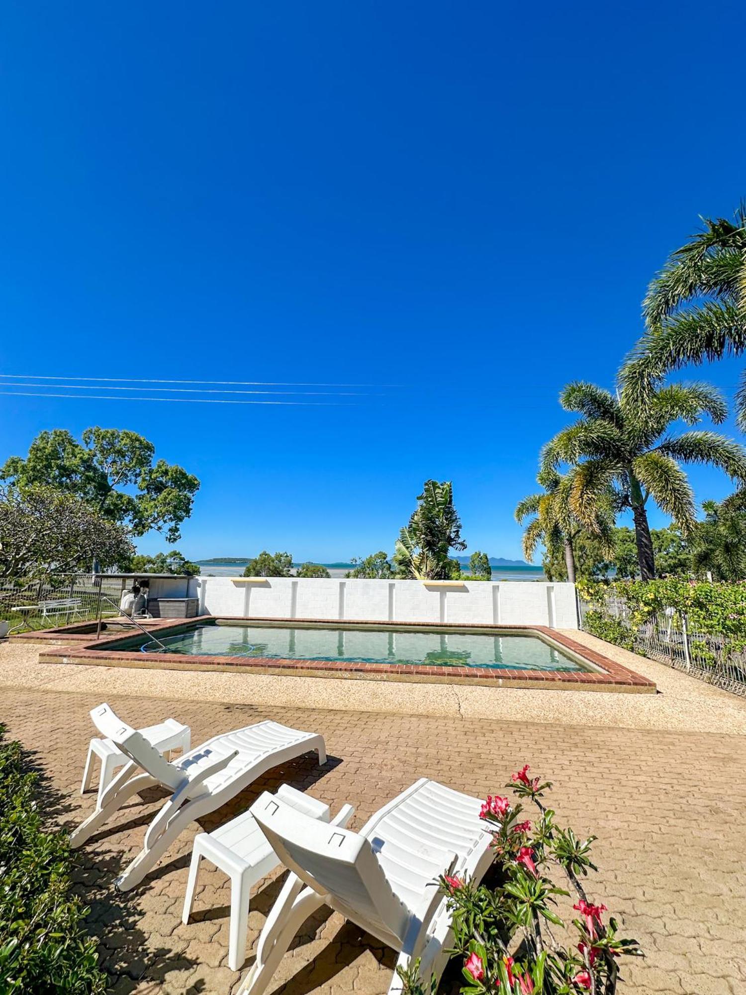 Ocean View Motel Bowen Bagian luar foto